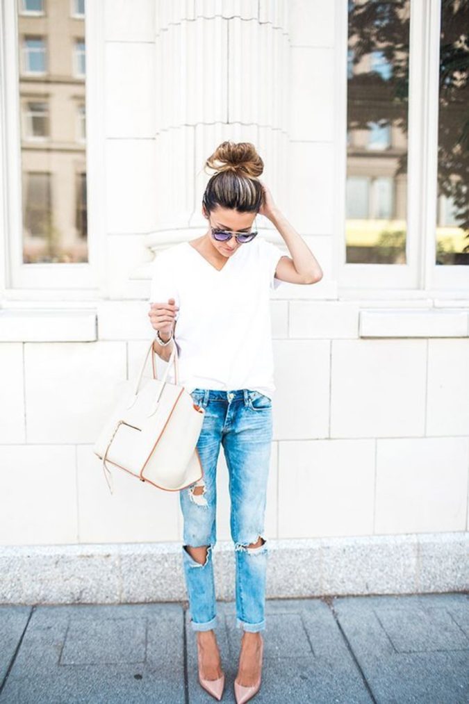 120+ Fashion Trends and Looks for College Students 6 Torn jean and T shirt 2 120+ Fashion Trends and Looks for College Students - 6