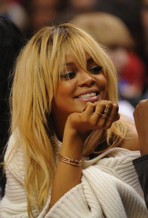 +35 Hottest Hair Color Trends for Dark-Skinned Women 52 golden blonde hair +35 Hottest Hair Color Trends for Dark-Skinned Women - 52