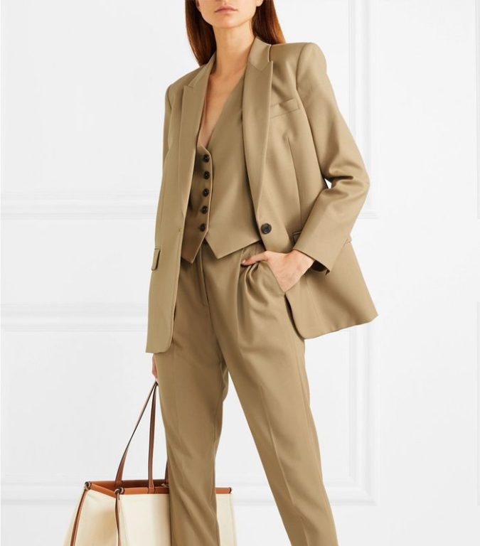 lose fitting suit What Women Should Wear for a Business Meeting [60+ Outfit Ideas] - 7
