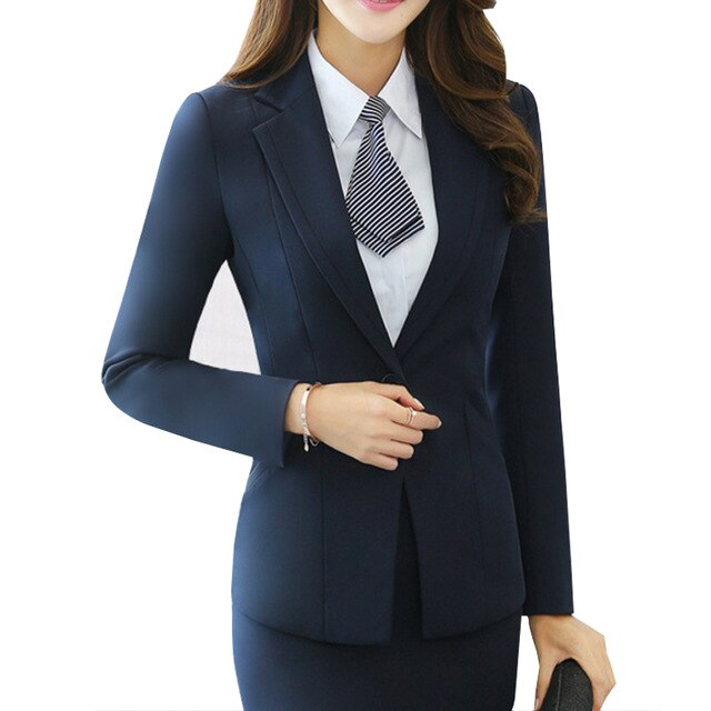 skirt suit What Women Should Wear for a Business Meeting [60+ Outfit Ideas] - 41