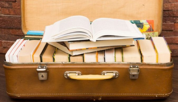 5 Things You Should Absolutely Do While Traveling 11 traveling with books 5 Things You Should Absolutely Do While Traveling - 11