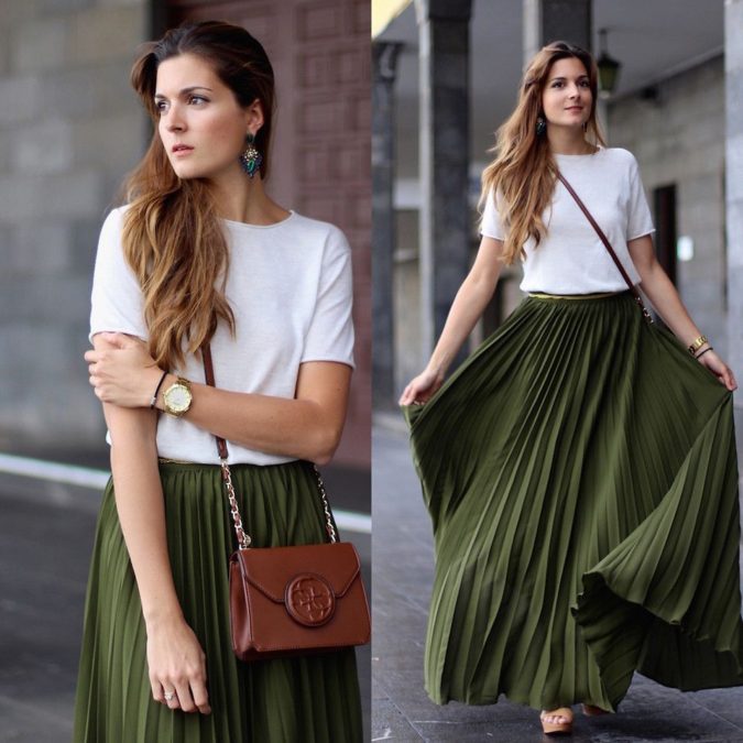 Comfy skirt with T shirt. 2 140 First-Date Outfit Ideas That Make You Special - 51