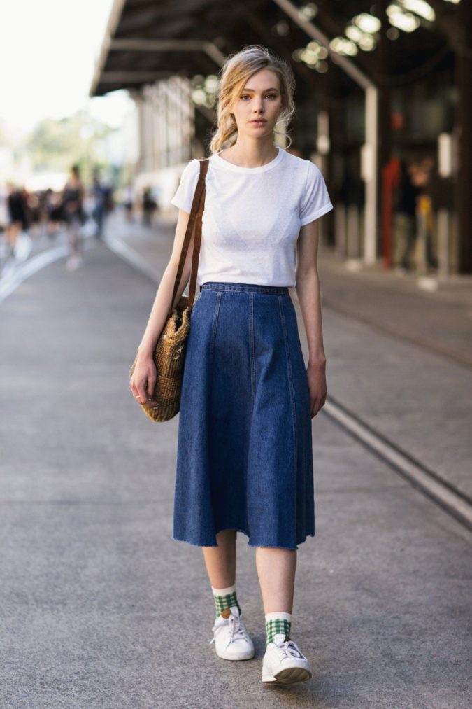 Comfy skirt with T shirt. 5 140 First-Date Outfit Ideas That Make You Special - 53