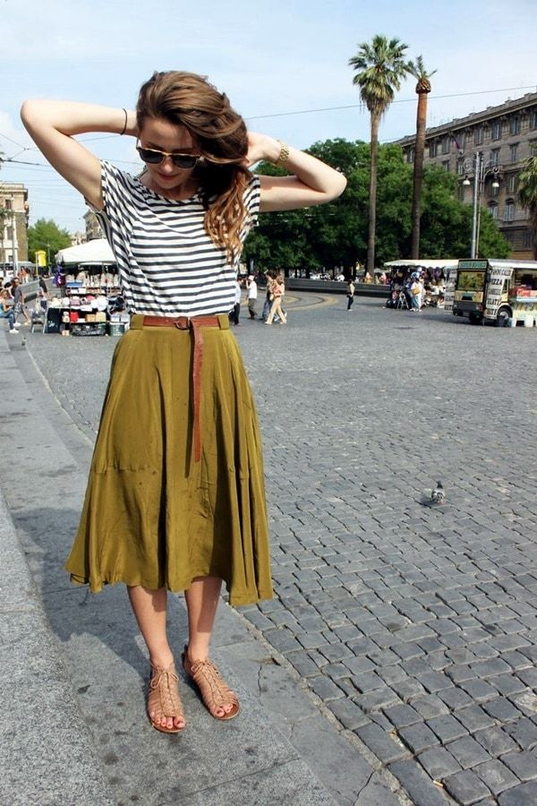 Comfy skirt with T shirt 140 First-Date Outfit Ideas That Make You Special - 48