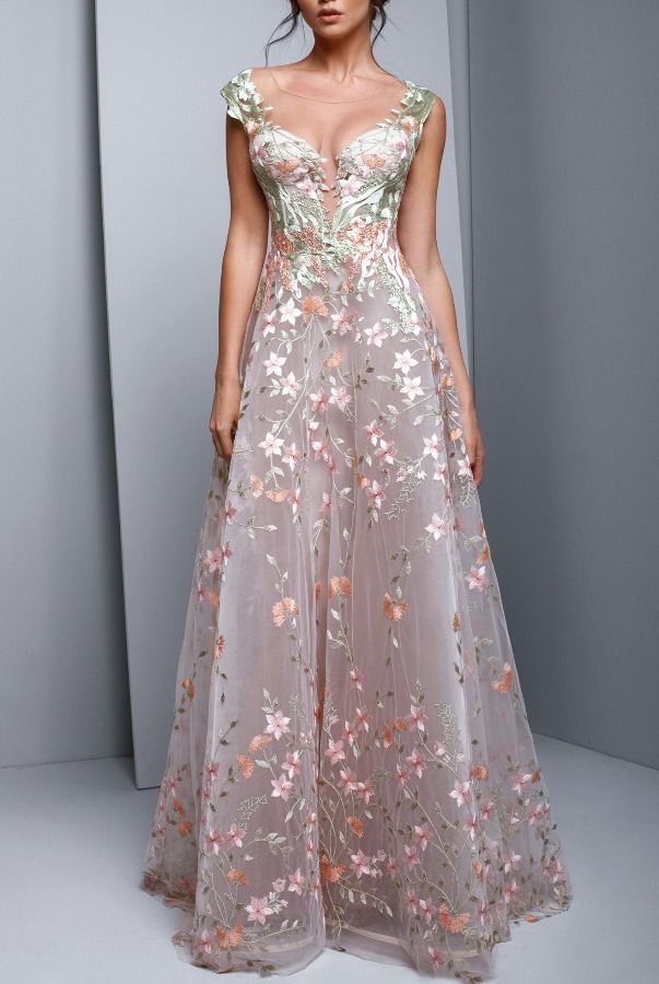 Embroidered floral gown 2 120 Splendid Women's Outfits for Evening Weddings - 38