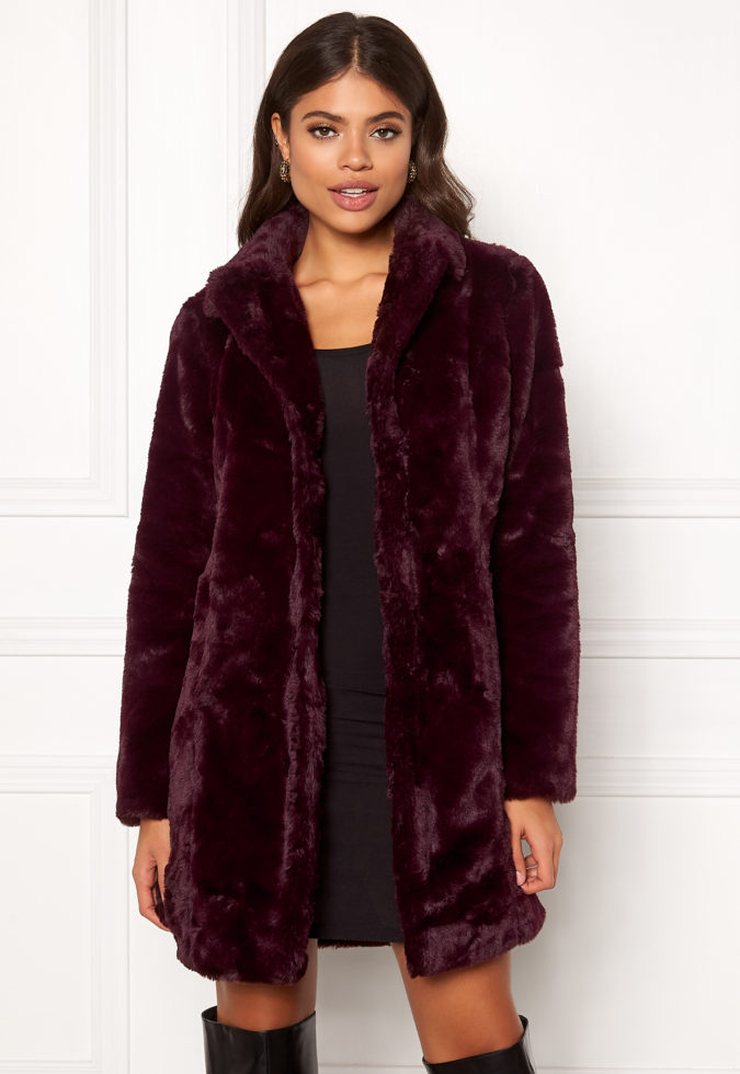 Faux Fur Coat 1 140+ Lovely Women's Outfit Ideas for Winter - 56