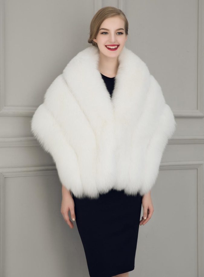Faux Fur Stole 140+ Lovely Women's Outfit Ideas for Winter - 44