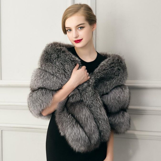Faux Fur Stoles 140+ Lovely Women's Outfit Ideas for Winter - 45