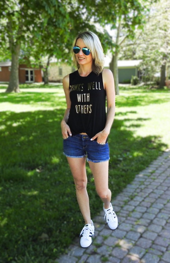 Jeans short 140 First-Date Outfit Ideas That Make You Special - 34