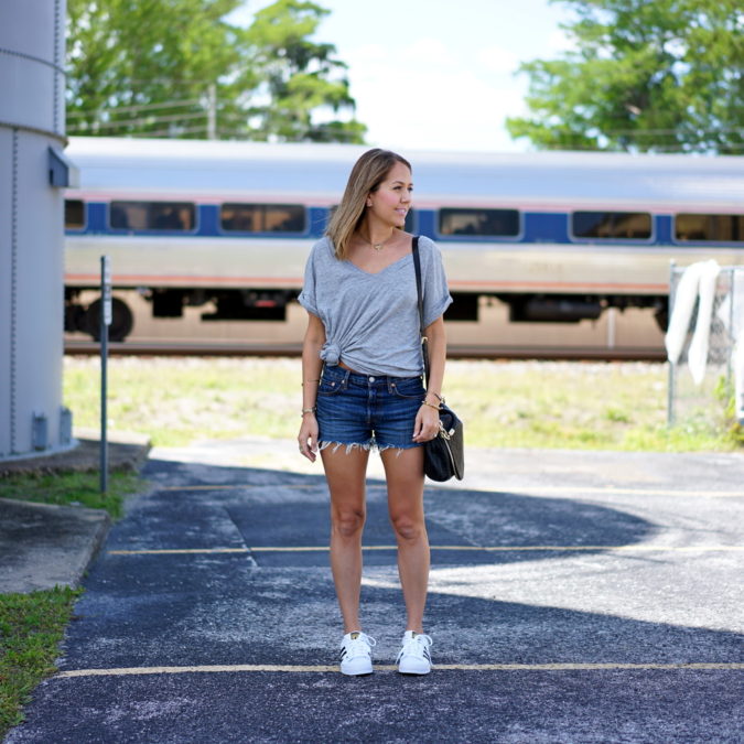 Jeans short. 1 140 First-Date Outfit Ideas That Make You Special - 36