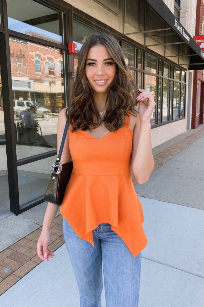 140 First-Date Outfit Ideas That Make You Special 60 Jeans with dressy blouse 1 140 First-Date Outfit Ideas That Make You Special - 60