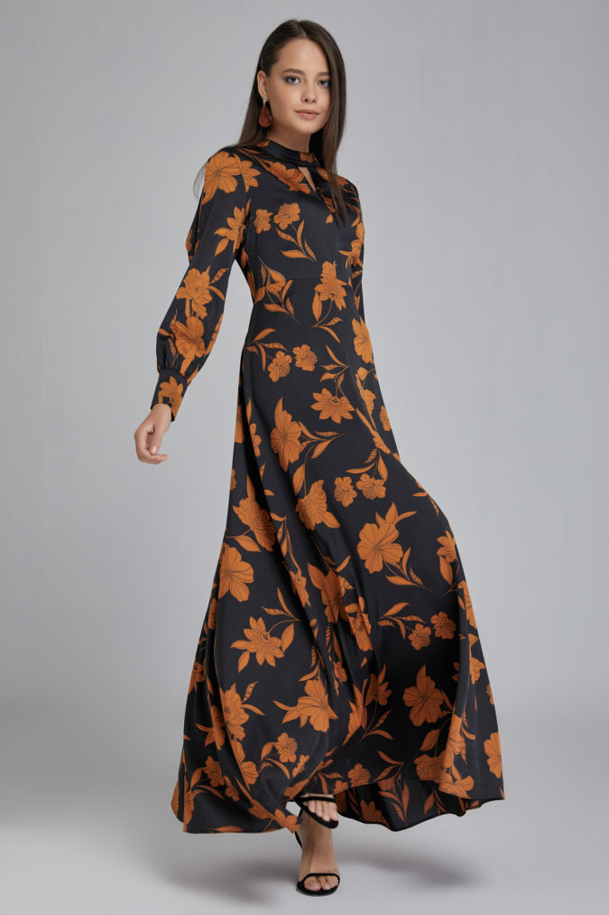Long sleeve maxi dress.. 120 Splendid Women's Outfits for Evening Weddings - 74