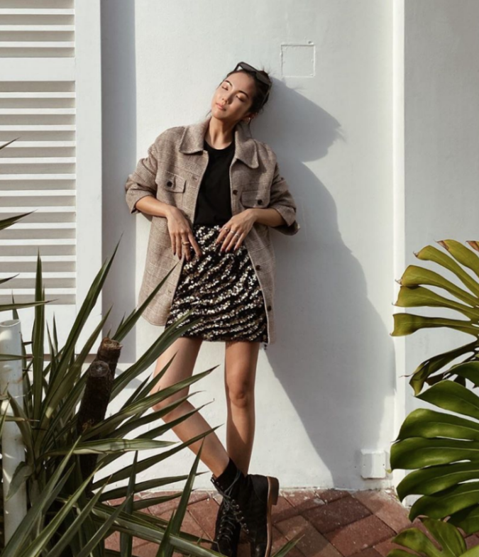 140 First-Date Outfit Ideas That Make You Special 67 Mini skirt and casual jacket 140 First-Date Outfit Ideas That Make You Special - 67