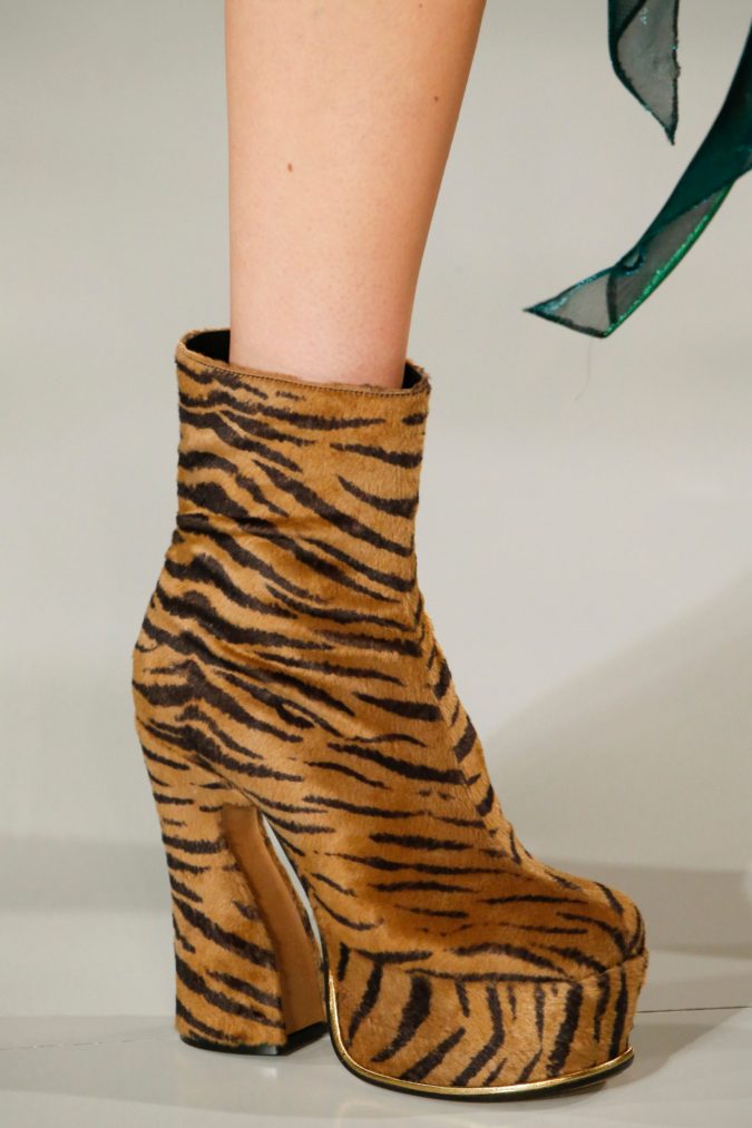 Platform Boot. 140+ Lovely Women's Outfit Ideas for Winter - 45