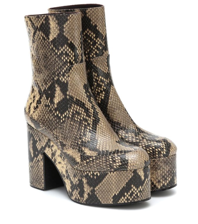 Platform Boots. 140+ Lovely Women's Outfit Ideas for Winter - 51