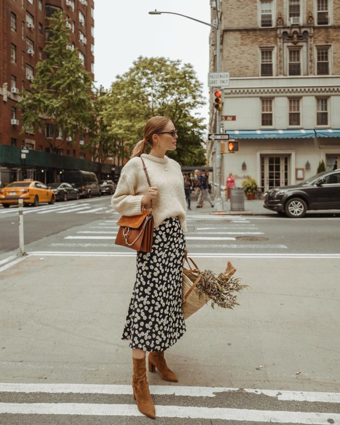 Sweater with skirt.. 1 140 First-Date Outfit Ideas That Make You Special - 32