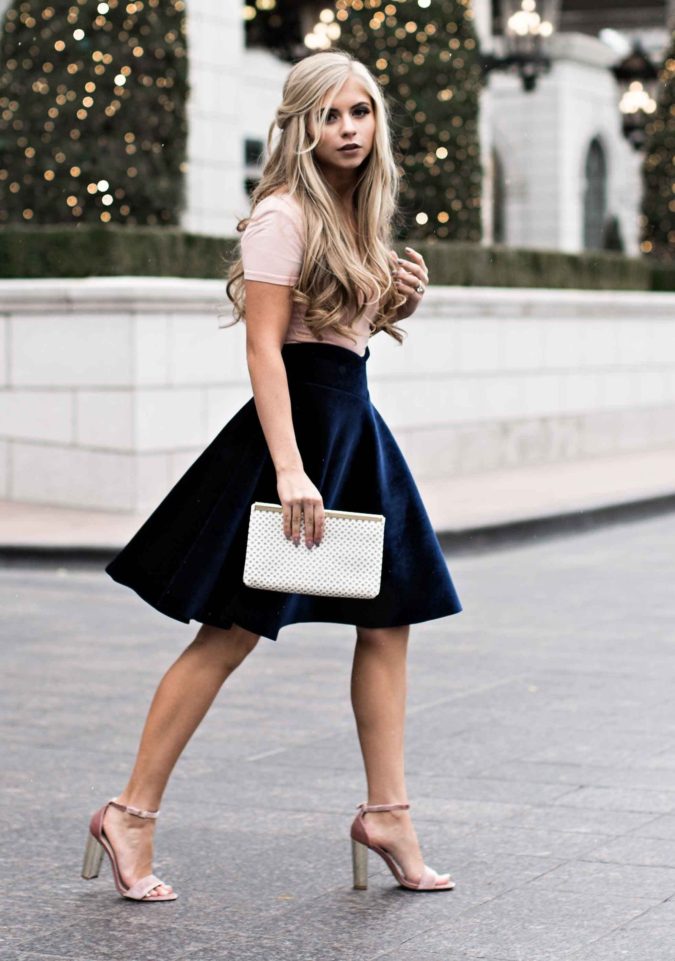 T shirt and miniskirt. 2 140 First-Date Outfit Ideas That Make You Special - 55
