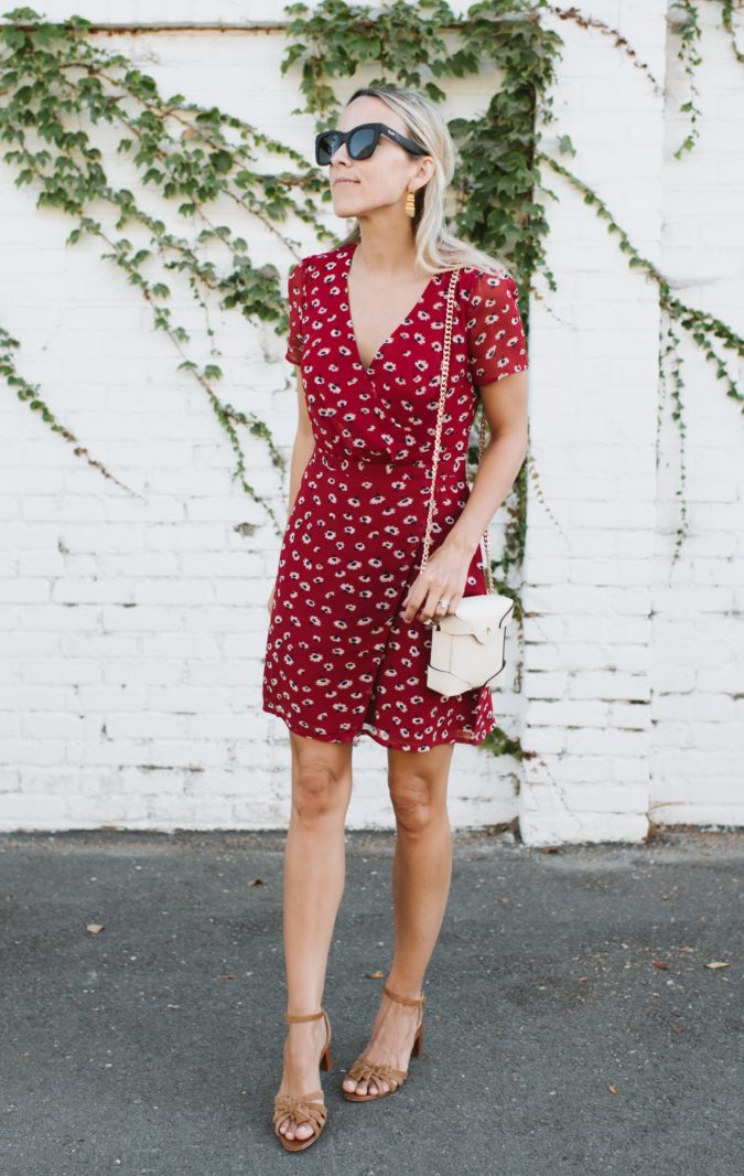 V neck midi dress 3 140 First-Date Outfit Ideas That Make You Special - 45