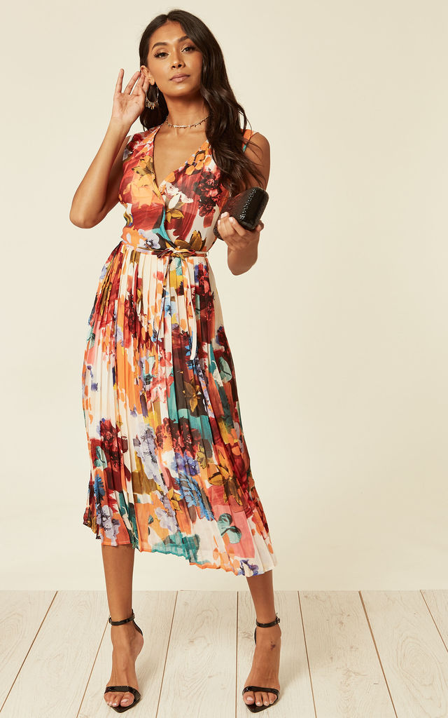 V neck midi dress 4 140 First-Date Outfit Ideas That Make You Special - 47