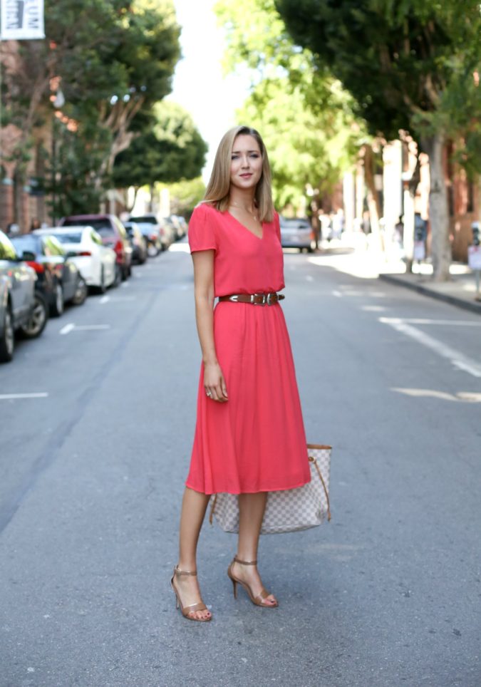 V neck midi dress 140 First-Date Outfit Ideas That Make You Special - 43