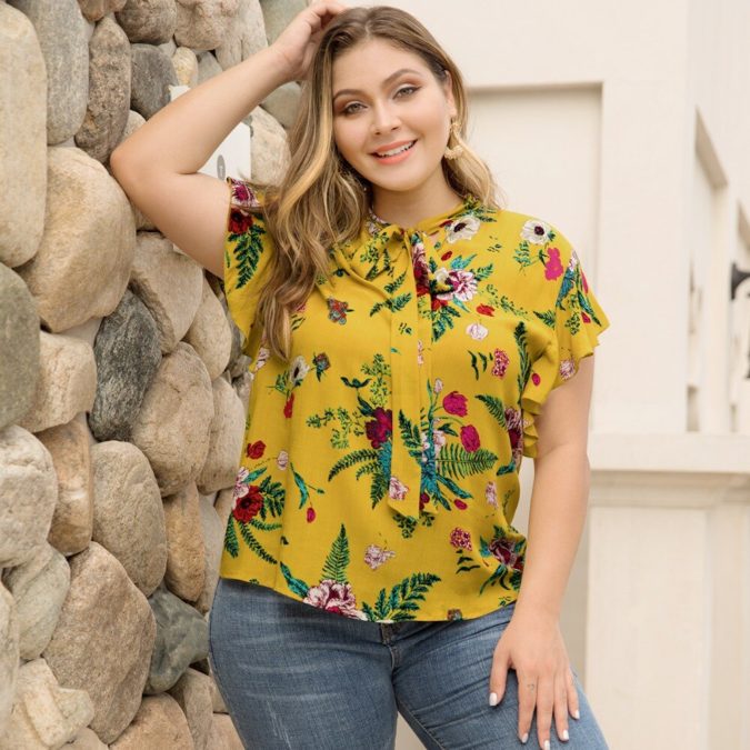 floral tops 1 115+ Elegant Work Outfit Ideas for Plus Size Ladies - 3