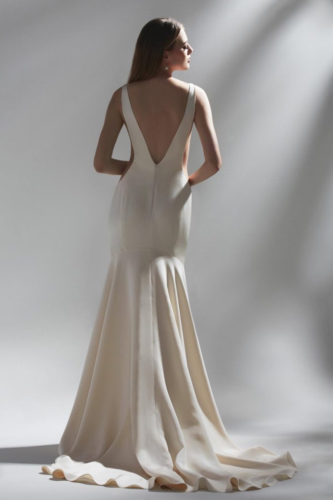 80+ Fabulous Outfits for Women Over 50 48 Backless gown 80+ Fabulous Outfits for Women Over 50 - 48