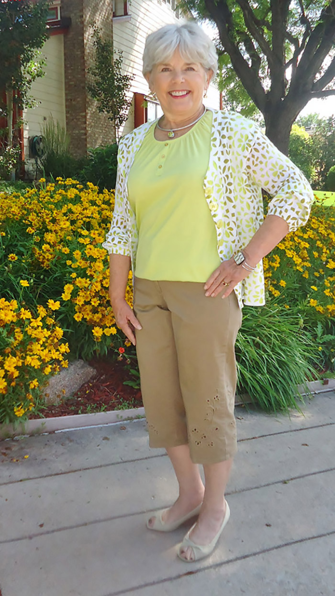 120+ Trendy Casual Clothes For 60 year Old Woman 17 Capri pants 120+ Trendy Casual Clothes For 60 year Old Woman - 17 trendy casual clothes for 60 year old woman