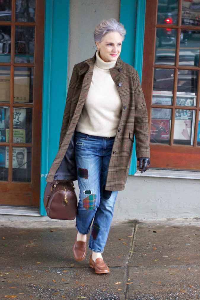 80+ Fabulous Outfits for Women Over 50 77 Cropped jean trousers 2 80+ Fabulous Outfits for Women Over 50 - 77