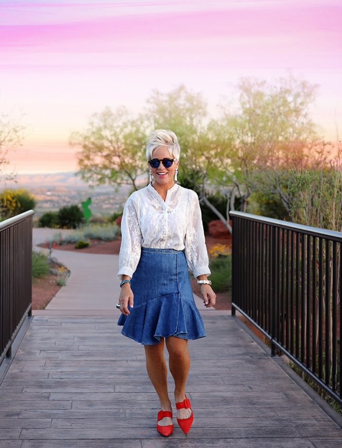 80+ Fabulous Outfits for Women Over 50 54 Denim jean skirt 80+ Fabulous Outfits for Women Over 50 - 54