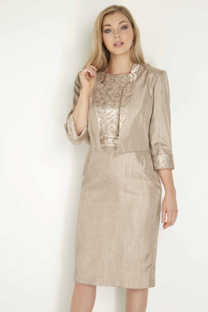 80+ Fabulous Outfits for Women Over 50 17 Embroidered jacquard jacket 80+ Fabulous Outfits for Women Over 50 - 17