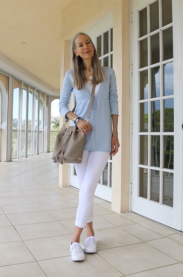 80+ Fabulous Outfits for Women Over 50 43 Leggings and sneakers. 1 80+ Fabulous Outfits for Women Over 50 - 43