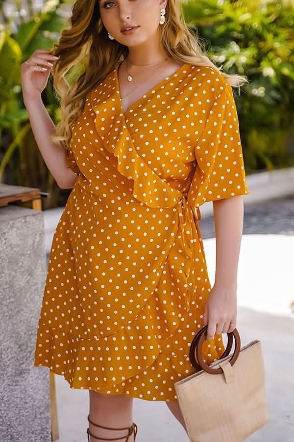 Polka dot dress. 2 70+ Stylish Plus-Size Fashion Trends - 20