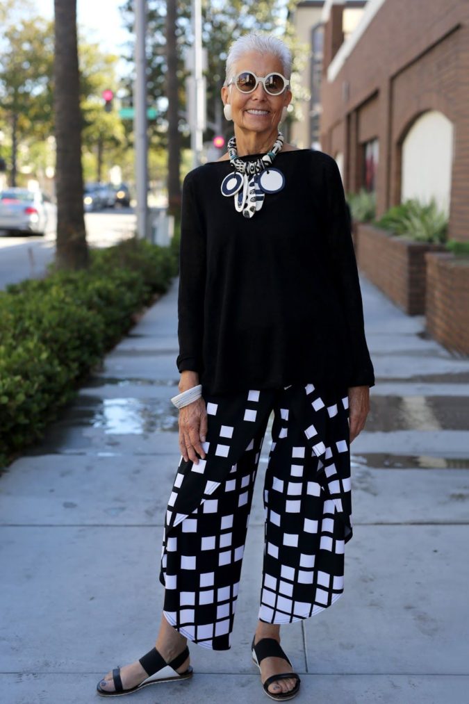 Printed pants 80+ Fabulous Outfits for Women Over 50 - 70