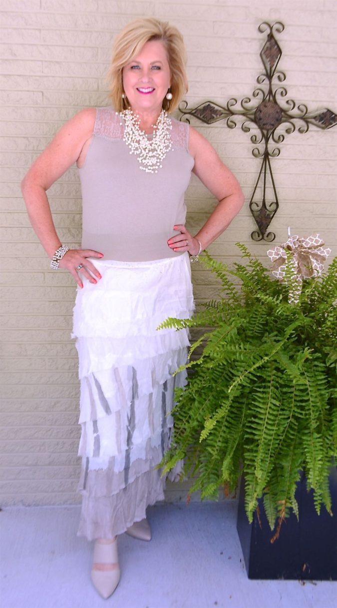 80+ Fabulous Outfits for Women Over 50 38 Skirt and blouse 2 80+ Fabulous Outfits for Women Over 50 - 38