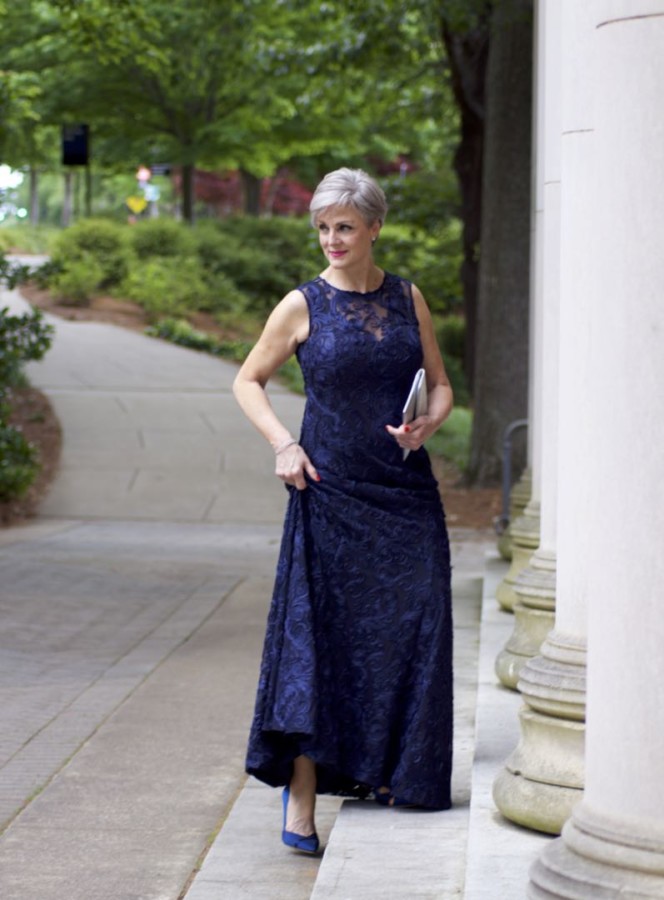 80+ Fabulous Outfits for Women Over 50 42 Sleeveless gown. 80+ Fabulous Outfits for Women Over 50 - 42