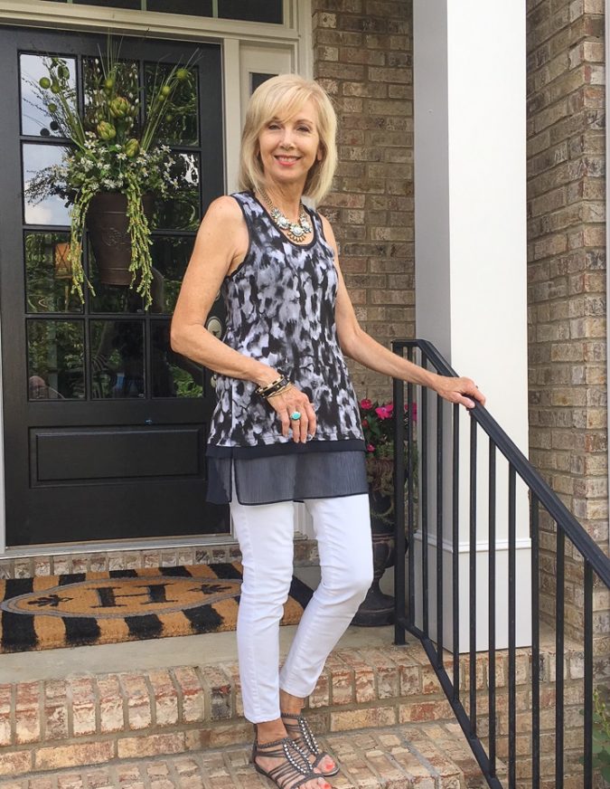 80+ Fabulous Outfits for Women Over 50 62 Sleeveless top 80+ Fabulous Outfits for Women Over 50 - 62