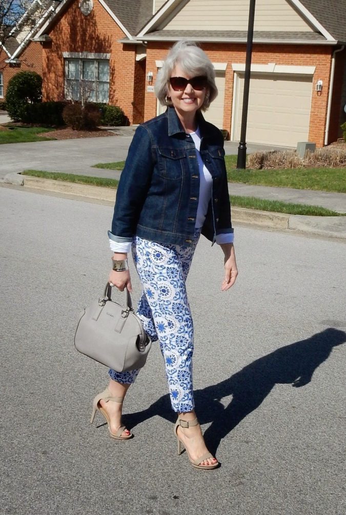 Wearing denim.. 120+ Trendy Casual Clothes For 60 year Old Woman - 40 trendy casual clothes for 60 year old woman