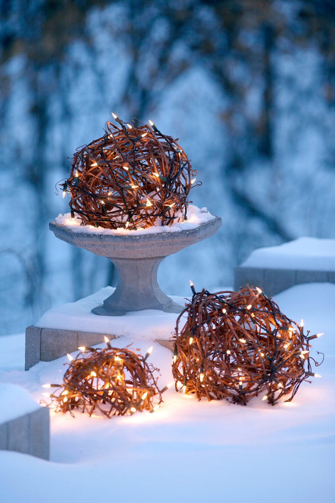 Christmas-decorations-2-675x1013 45+ Christmas Lights Decorations to Let Outdoor Area Twinkle