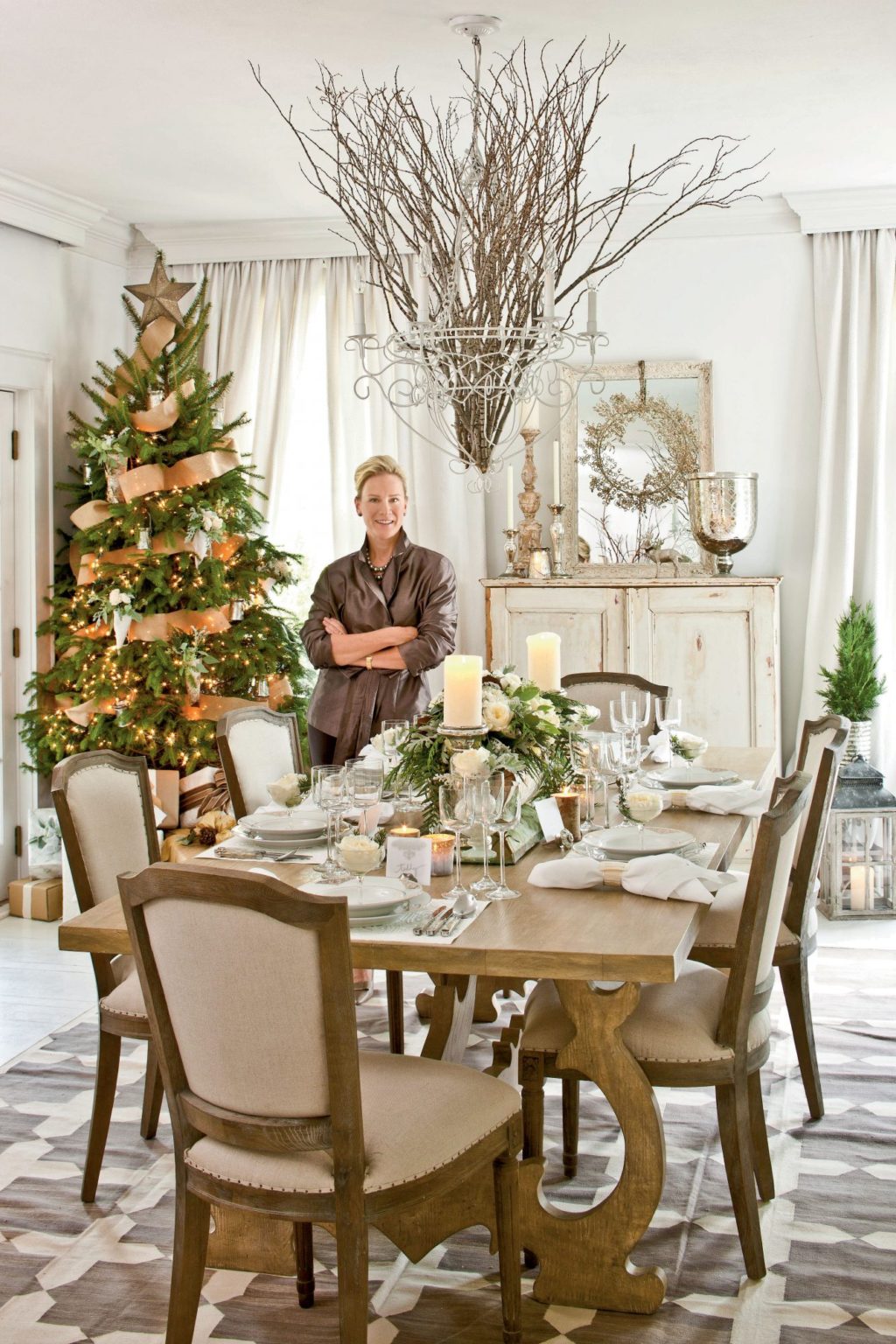 How to Bring Joy to Your Home at This Christmas Season 45 Christmas decorations.. 1 How to Bring Joy to Your Home at This Christmas Season - 45