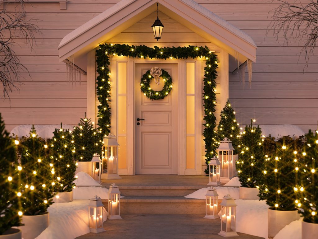 Christmas light decoration 45+ Christmas Lights Decorations to Let Outdoor Area Twinkle - 9