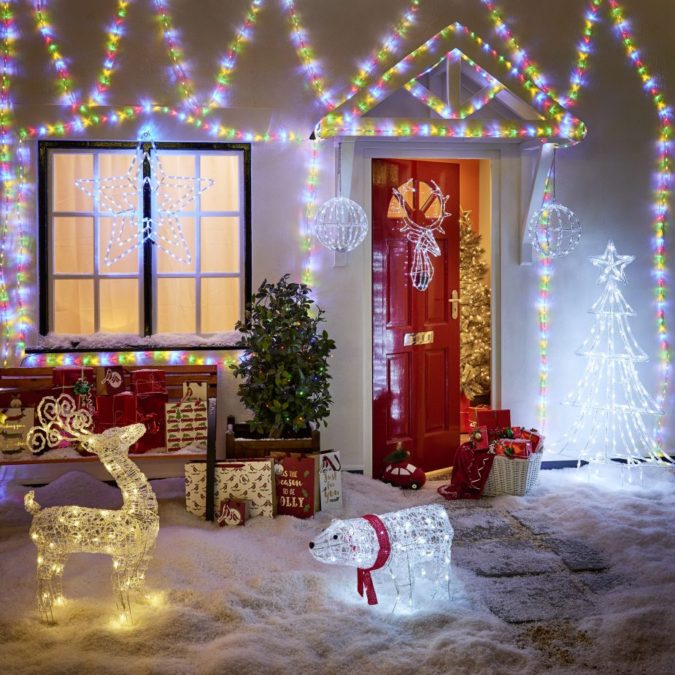 Christmas-light-decoration-2-675x675 70+ Creative Christmas Decorations to Do in 2021