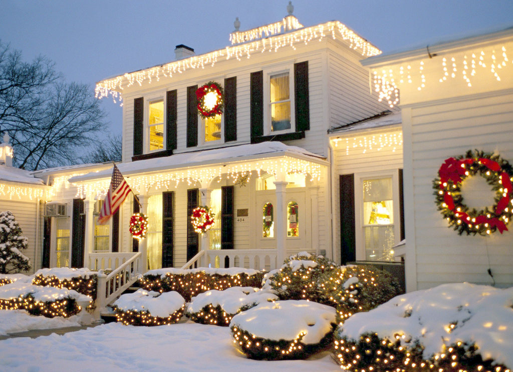 45+ Christmas Lights Decorations to Let Outdoor Area Twinkle 26 Christmas light decorations.. 1 45+ Christmas Lights Decorations to Let Outdoor Area Twinkle - 26