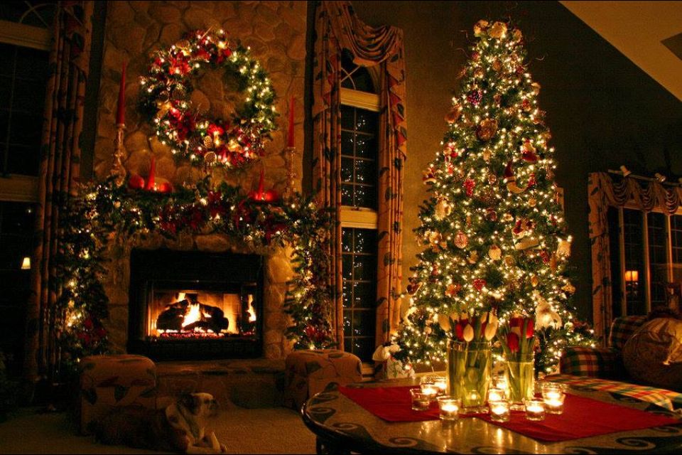 Christmas lights. 2 How to Bring Joy to Your Home at This Christmas Season - 16