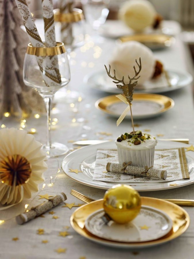 Christmas tableware. 1 60+ Creative Christmas Decoration Ways for Your Home - 49