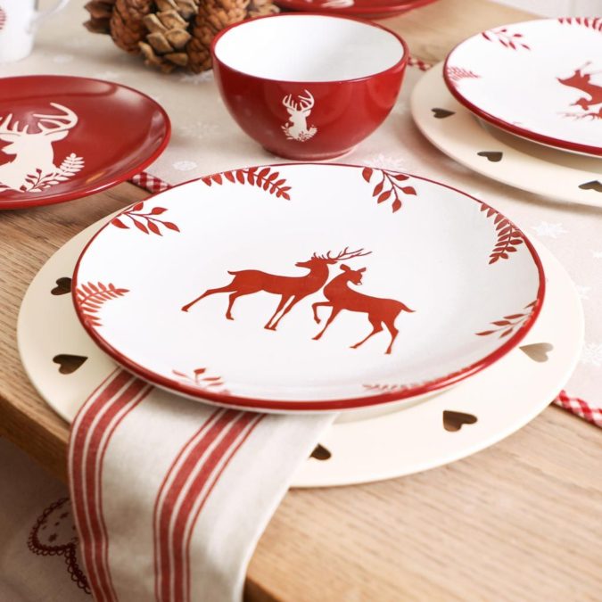 Christmas tableware. 60+ Creative Christmas Decoration Ways for Your Home - 50