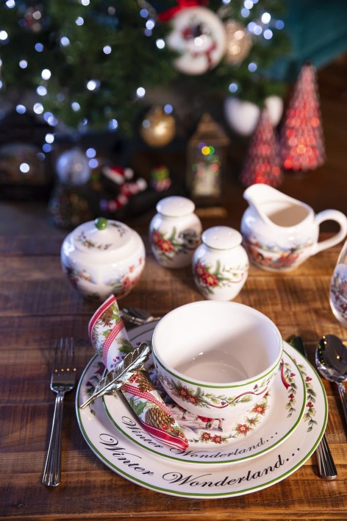 Christmas-tableware..-1-675x1013 60+ Creative Christmas Decoration Ways for Your Home
