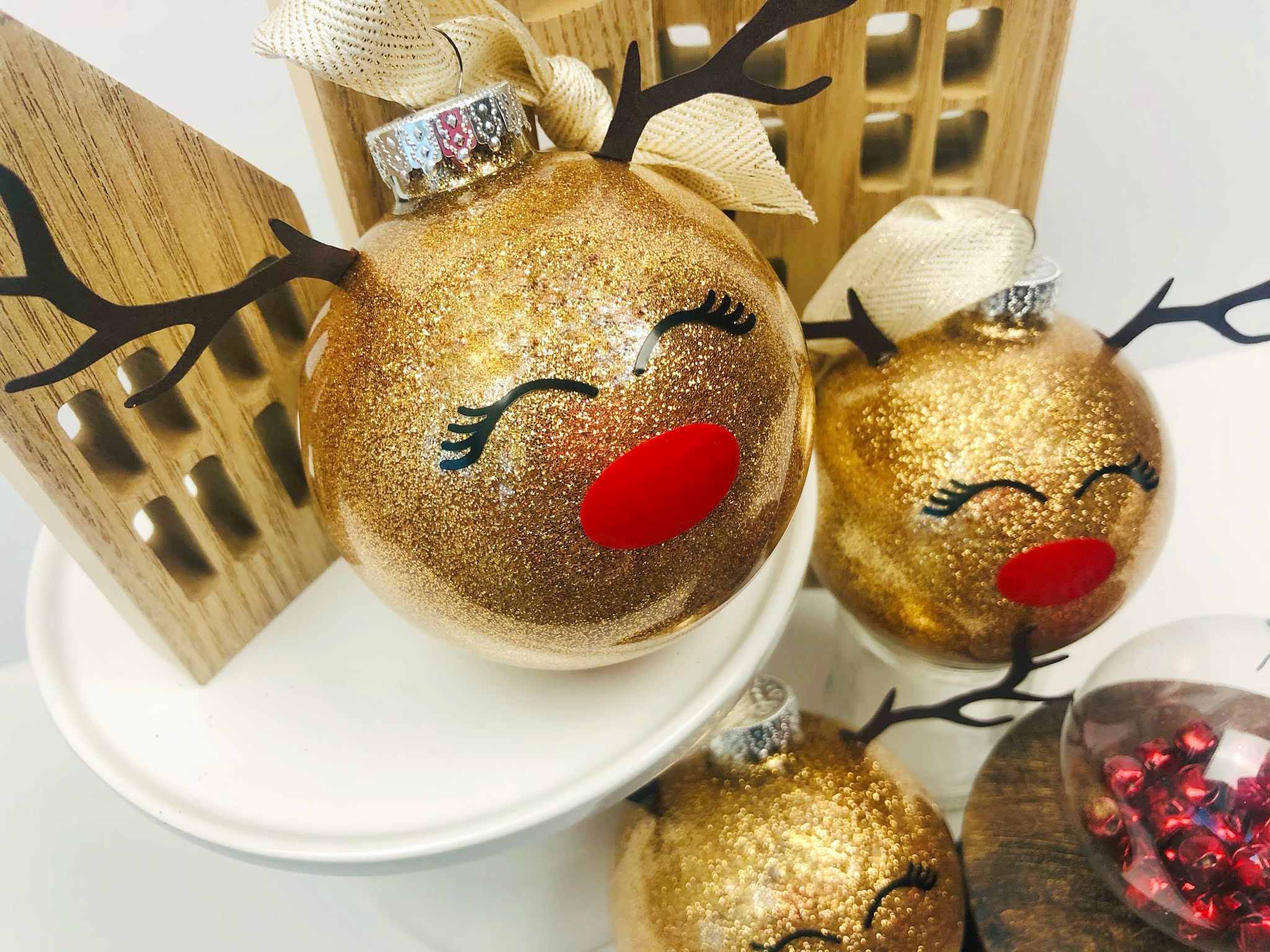 70+ Creative Christmas Decorations to Do 50 DIY Christmas decoration. 2 70+ Creative Christmas Decorations to Do - 50