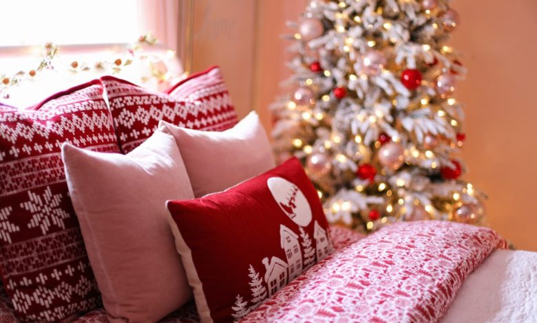 Guest Room Christmas Decor 3 50+ Guest Room Christmas Decorations to Make Before Christmas Arriving - 7 Pouted Lifestyle Magazine
