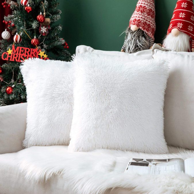 Pillows Cushions 1 50+ Guest Room Christmas Decorations to Make Before Christmas Arriving - 46 Guest Room Christmas Decorations