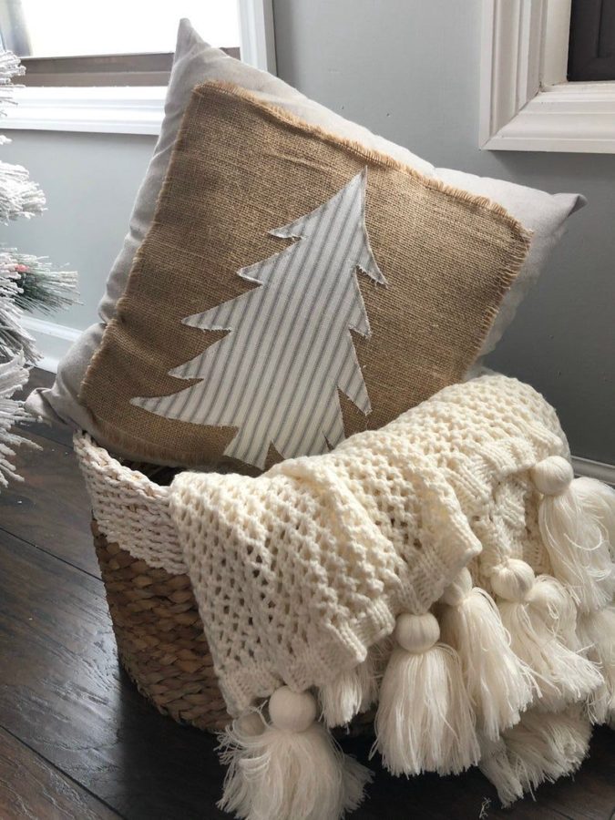 Pillows-Cushions-4-675x900 50+ Guest Room Christmas Decorations to Make Before Christmas Arriving